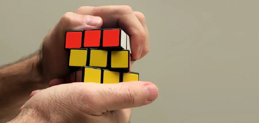 trying to solve rubik's cube game