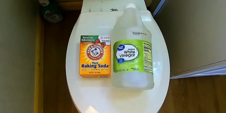 Use Vinegar and Baking Soda Mix on Plastic toilet seat 